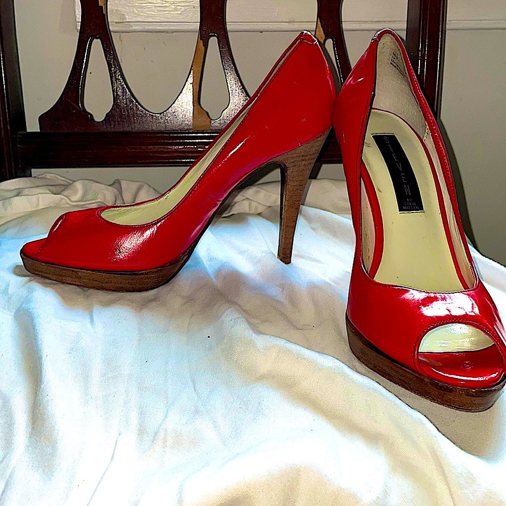 Steve Madden Lalo Red Leather Open Toe Pumps, 7